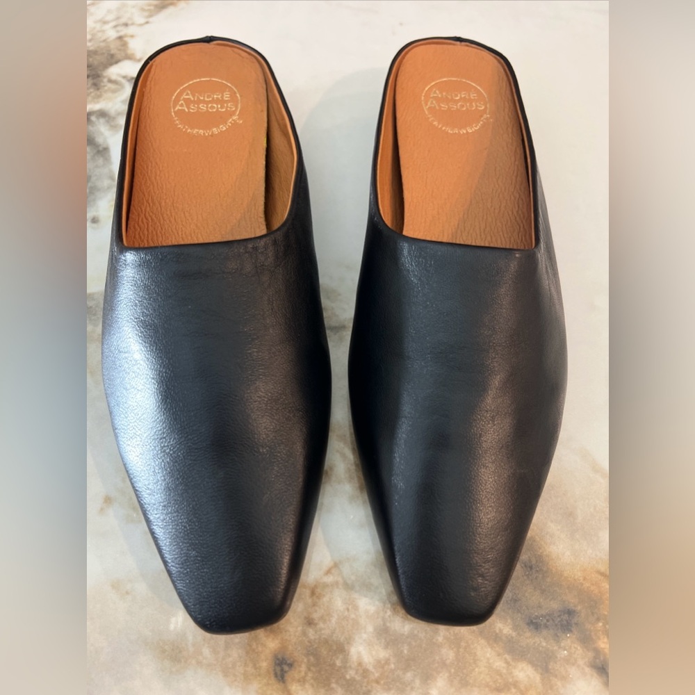 NWOT Andre Assous Black Leather Norma Wedge Mule 8.5